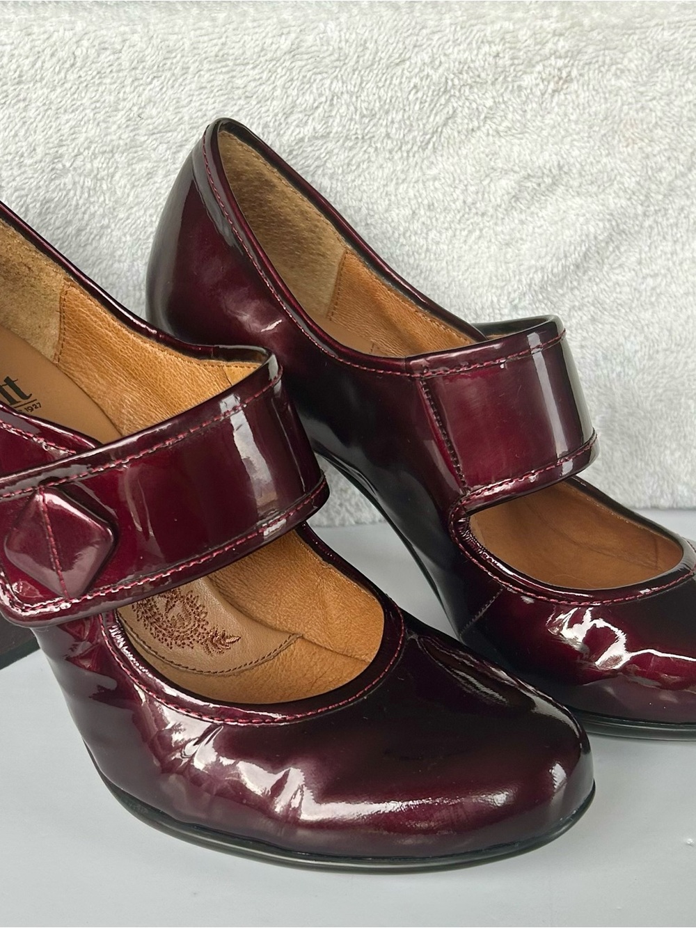 Sofft Women's Burgundy Patent Mary Jane Heels